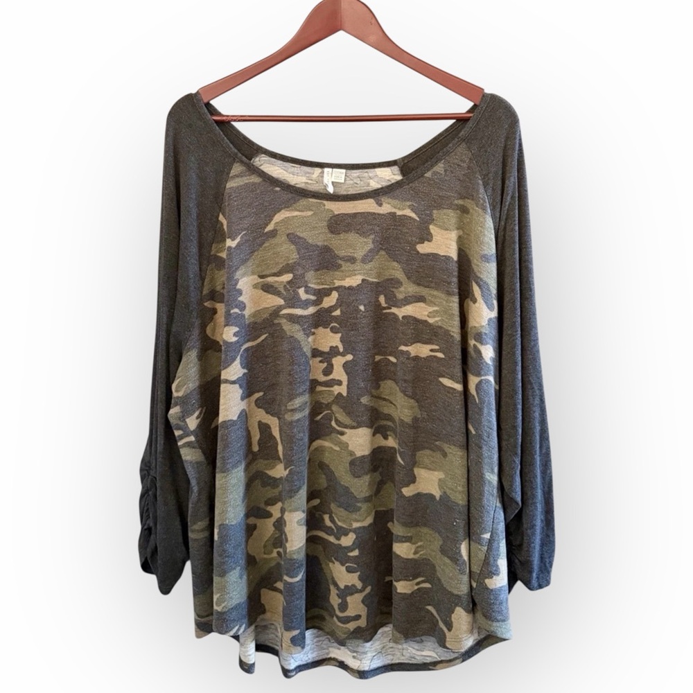 Est 1946 Women’s 3X, 22/24W Plus Camo Raglan 3/4 Rouched Sleeve Top Scoop Neck‎